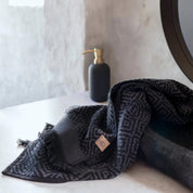 Mette Ditmer MOROCCO Badhandduk 70x140, Svart/grå - Azalea Home