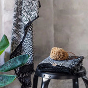 Mette Ditmer MOROCCO Handduk 50x95, Svart/vit - Azalea Home