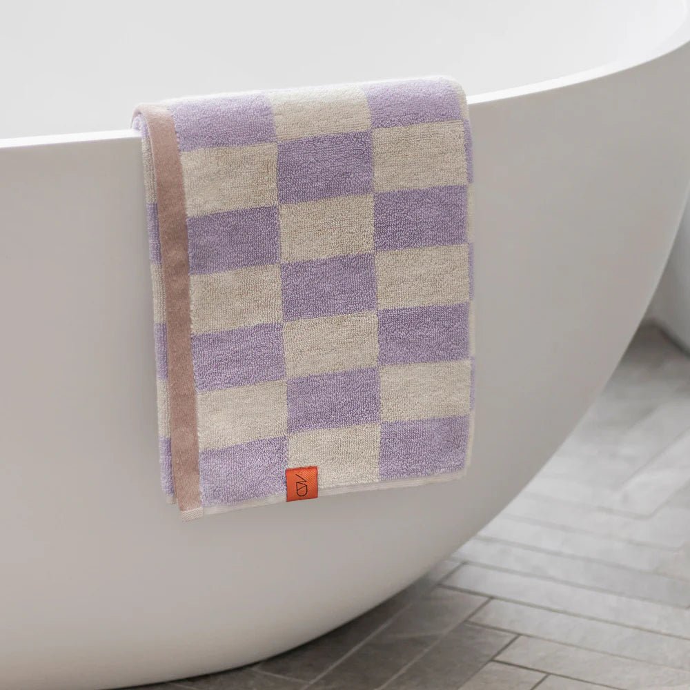 Mette Ditmer RETRO Badhandduk 70x133, Lila - Azalea Home