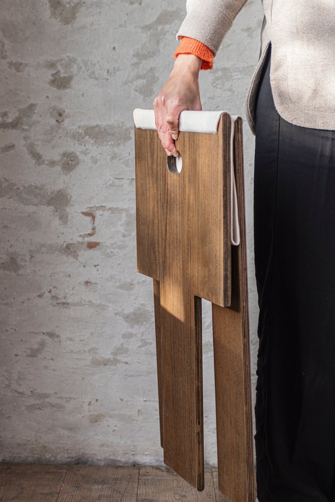 Mette Ditmer ROOTS Pall hopfällbar, Dark oiled - Azalea Home
