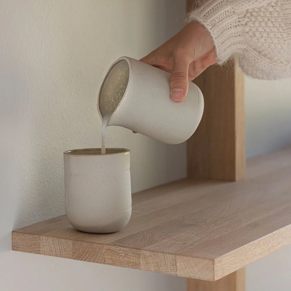 Mette Ditmer SAND GRAIN Mjölkkanna, Kit - Azalea Home