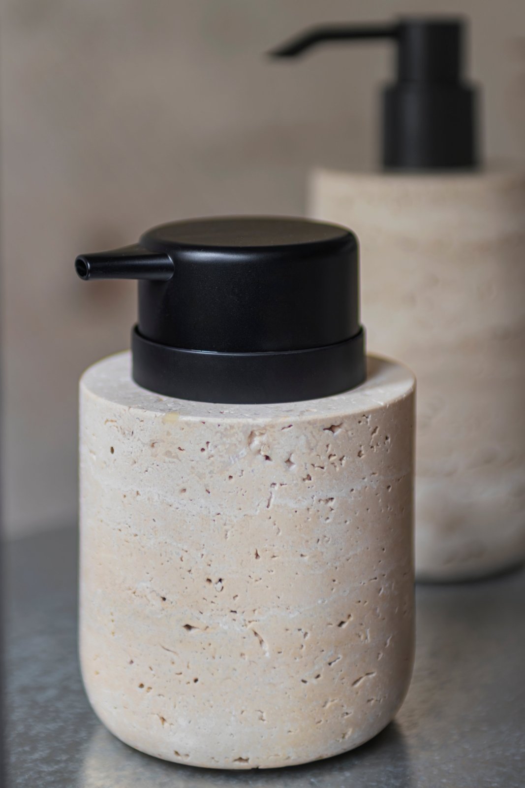 Mette Ditmer TRAVERTINE Tvålpump, Linne - Azalea Home
