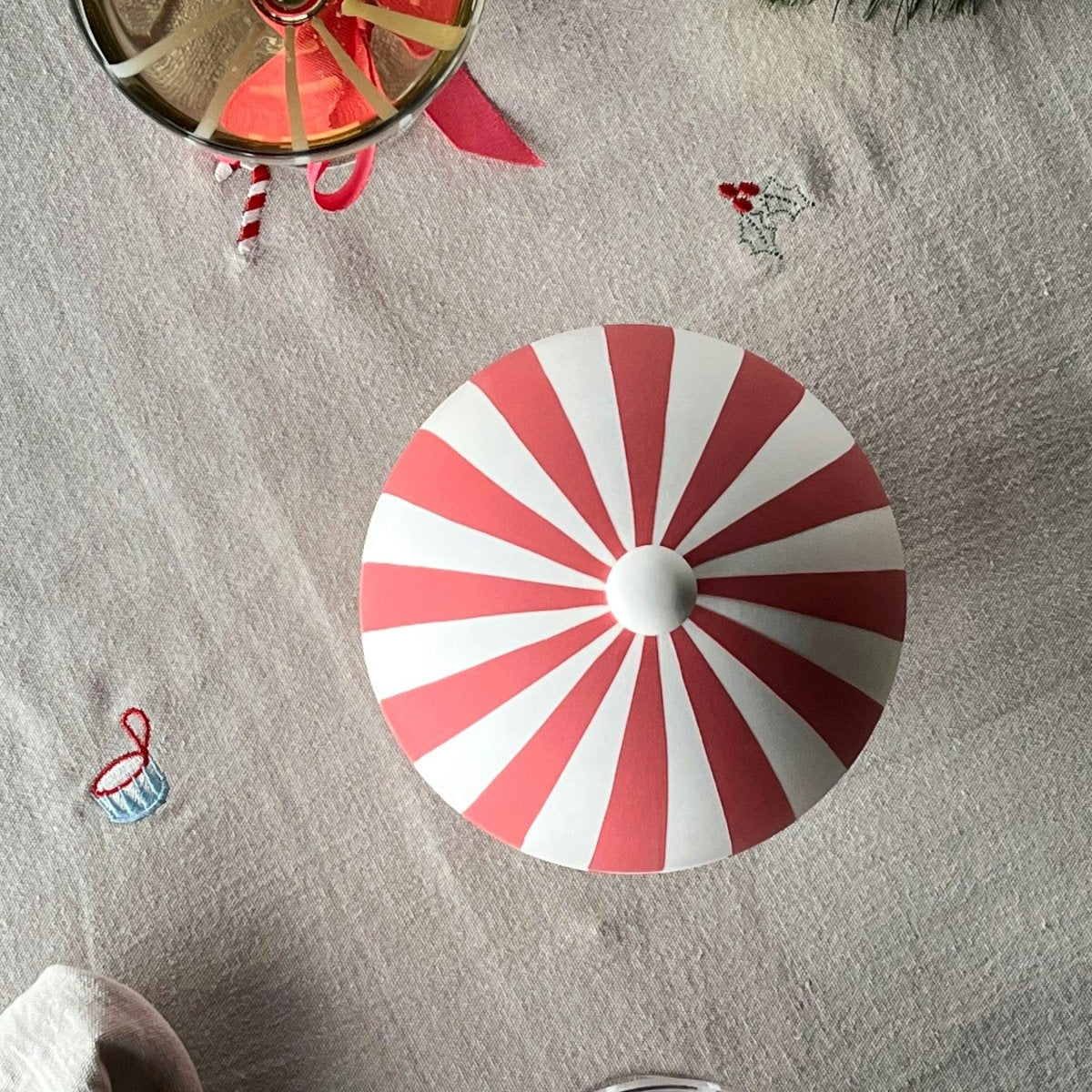 OYOY LIVING Toppu Bonbonniere, Stor, Cherry Red - Azalea Home