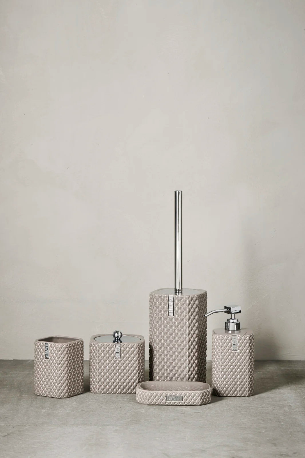 Marion dispenser H17,5 Greige / Silver