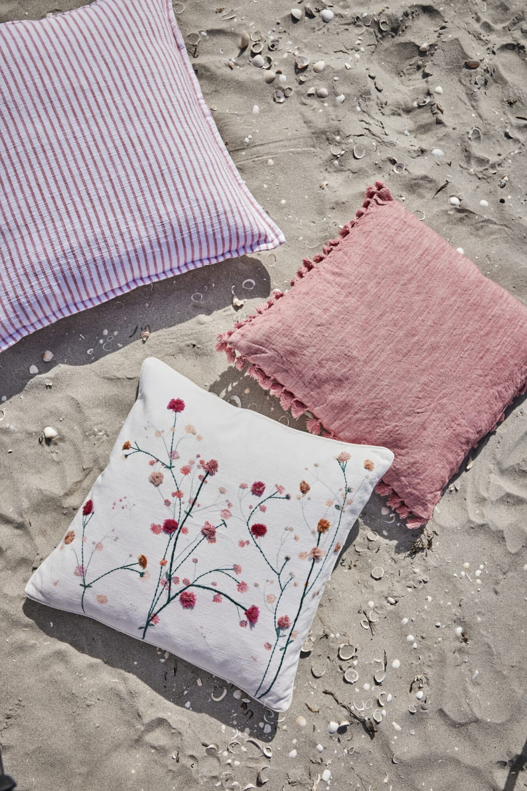 Olivia kudde 60x60 cm, Off White / Coral
