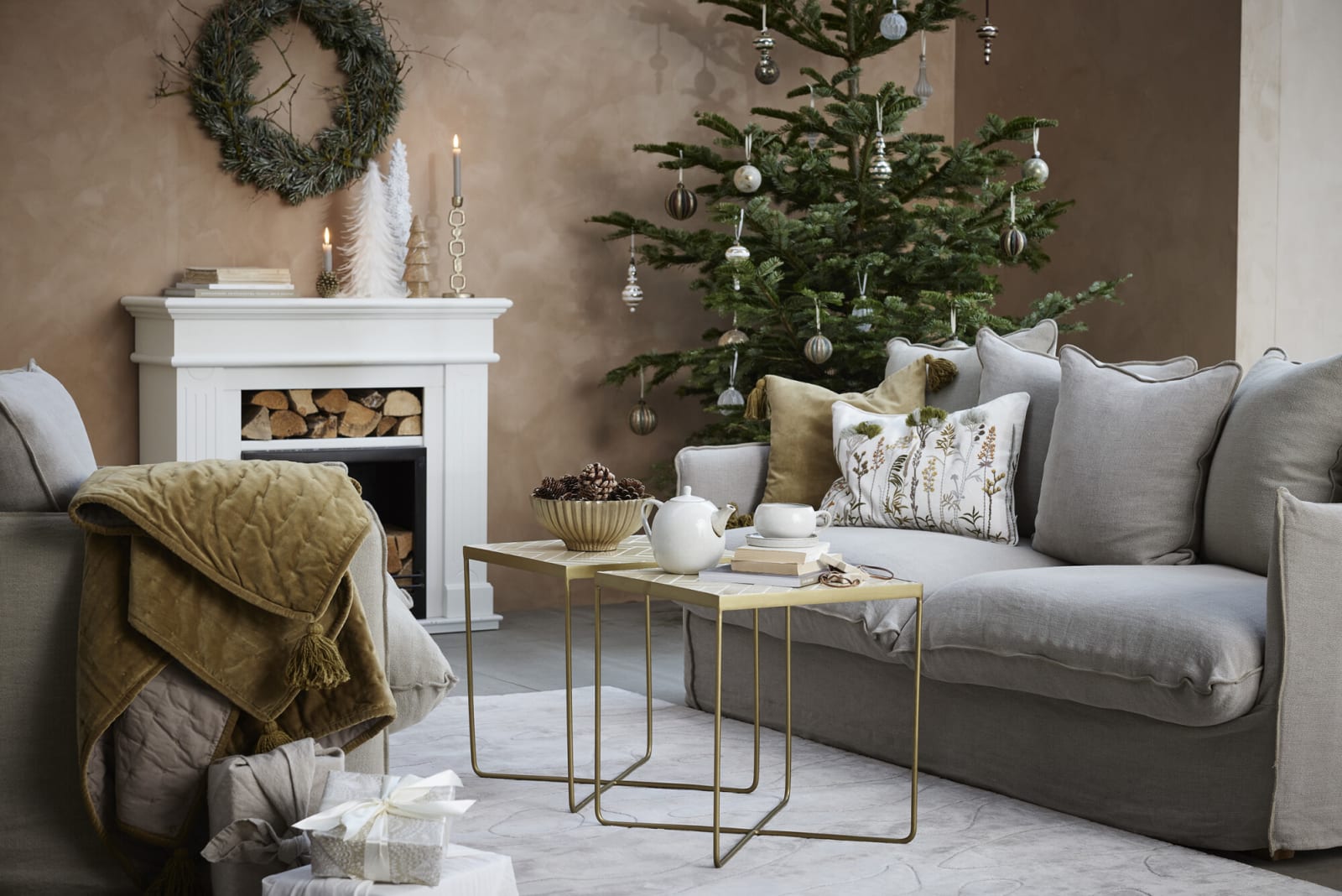 Marcera sidobord 45x45, Linen / Guld