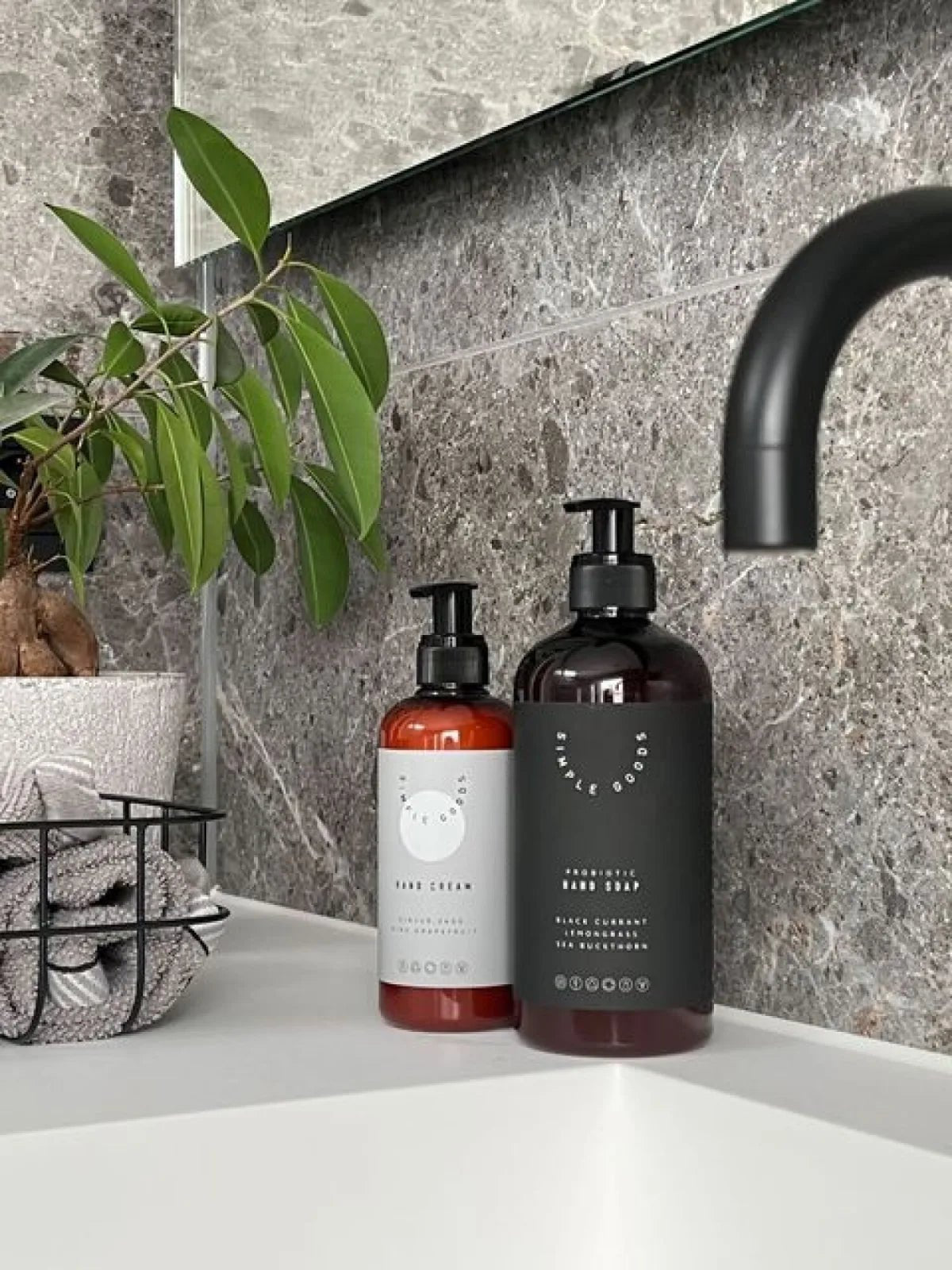 SIMPLE GOODS Handkräm Grapefruit Ginger Sage 250 ml - Azalea Home