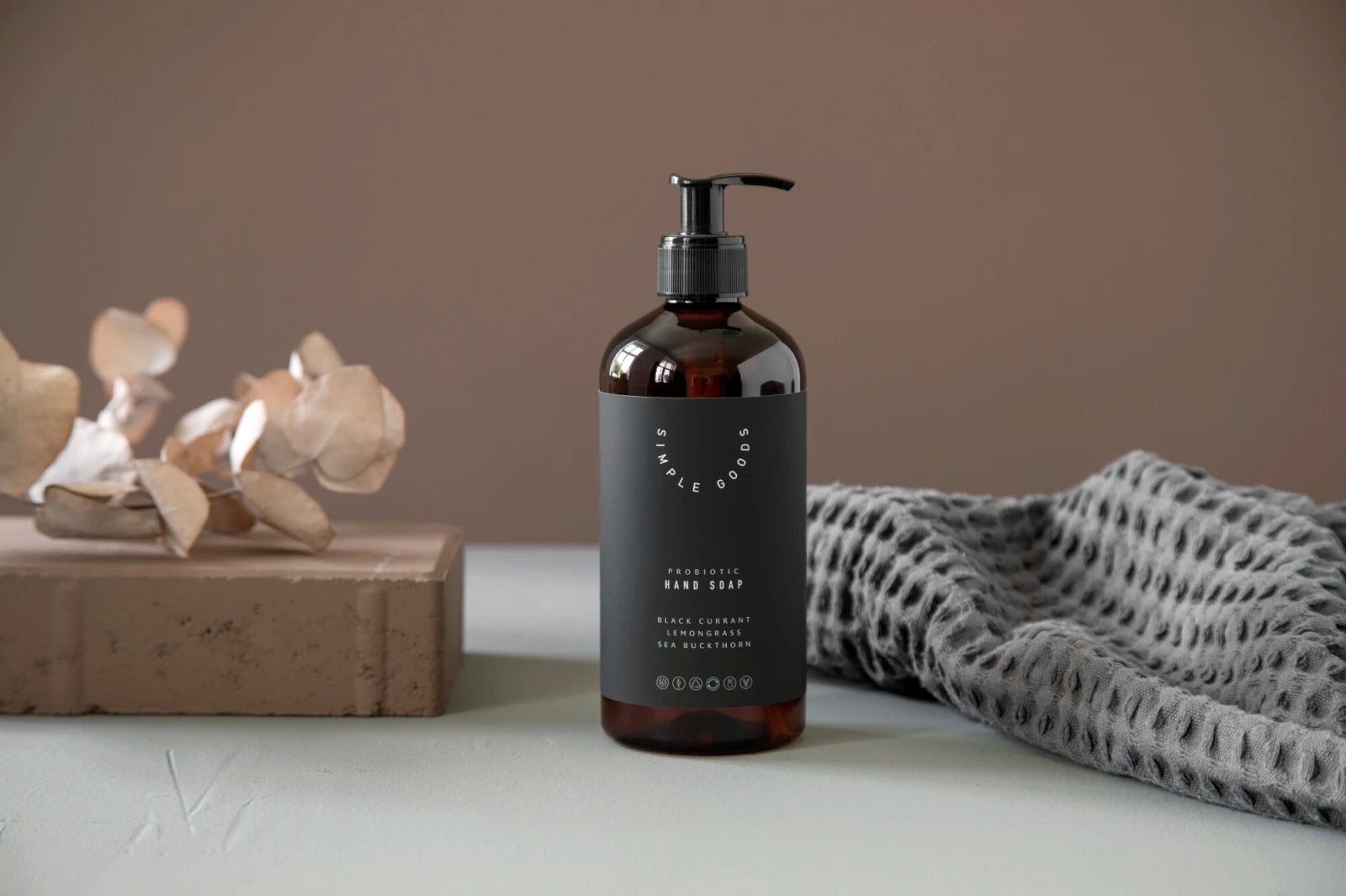 SIMPLE GOODS Handtvål Lemongrass Black Currant 450 ml - Azalea Home