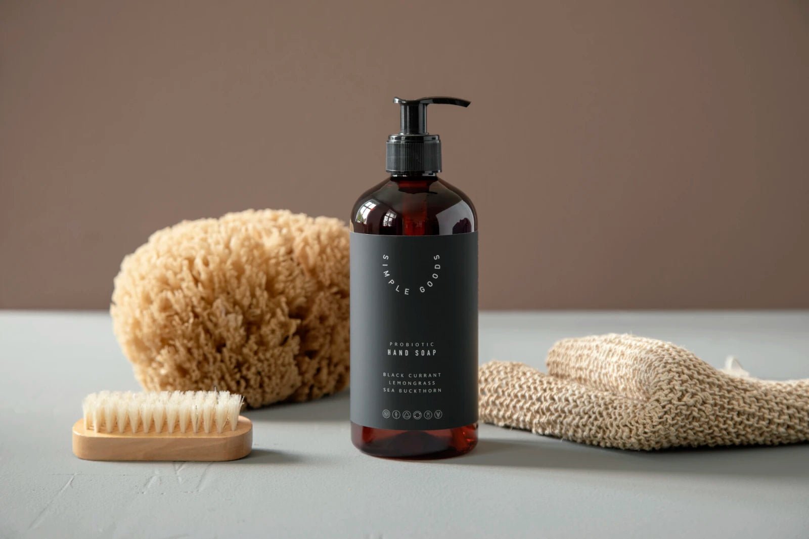 SIMPLE GOODS Handtvål Lemongrass Black Currant 450 ml - Azalea Home