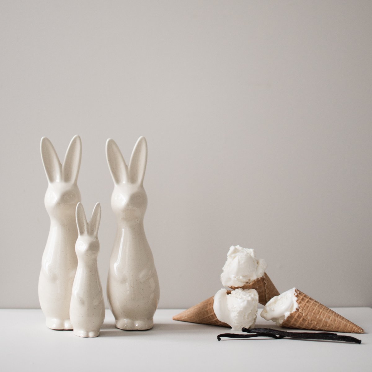 SWEDISH RABBIT Påskdekoration 27cm, Vanilla