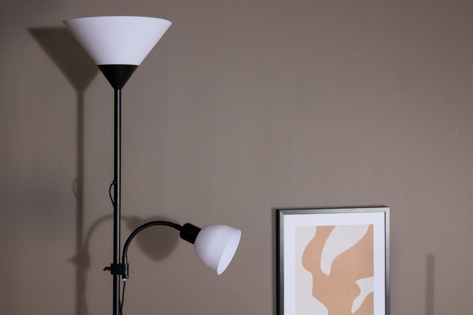 Venture Home Bagasi Golvlampa, Svart - Azalea Home