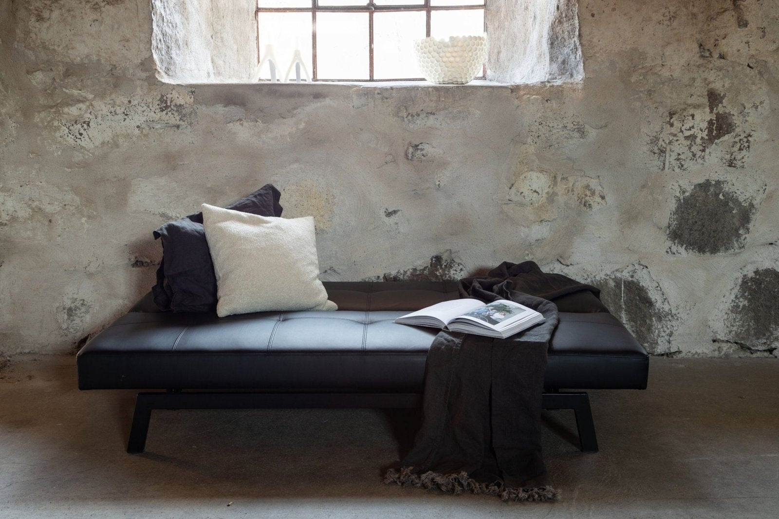 Venture Home Bodil Bäddsoffa, Svart - Azalea Home