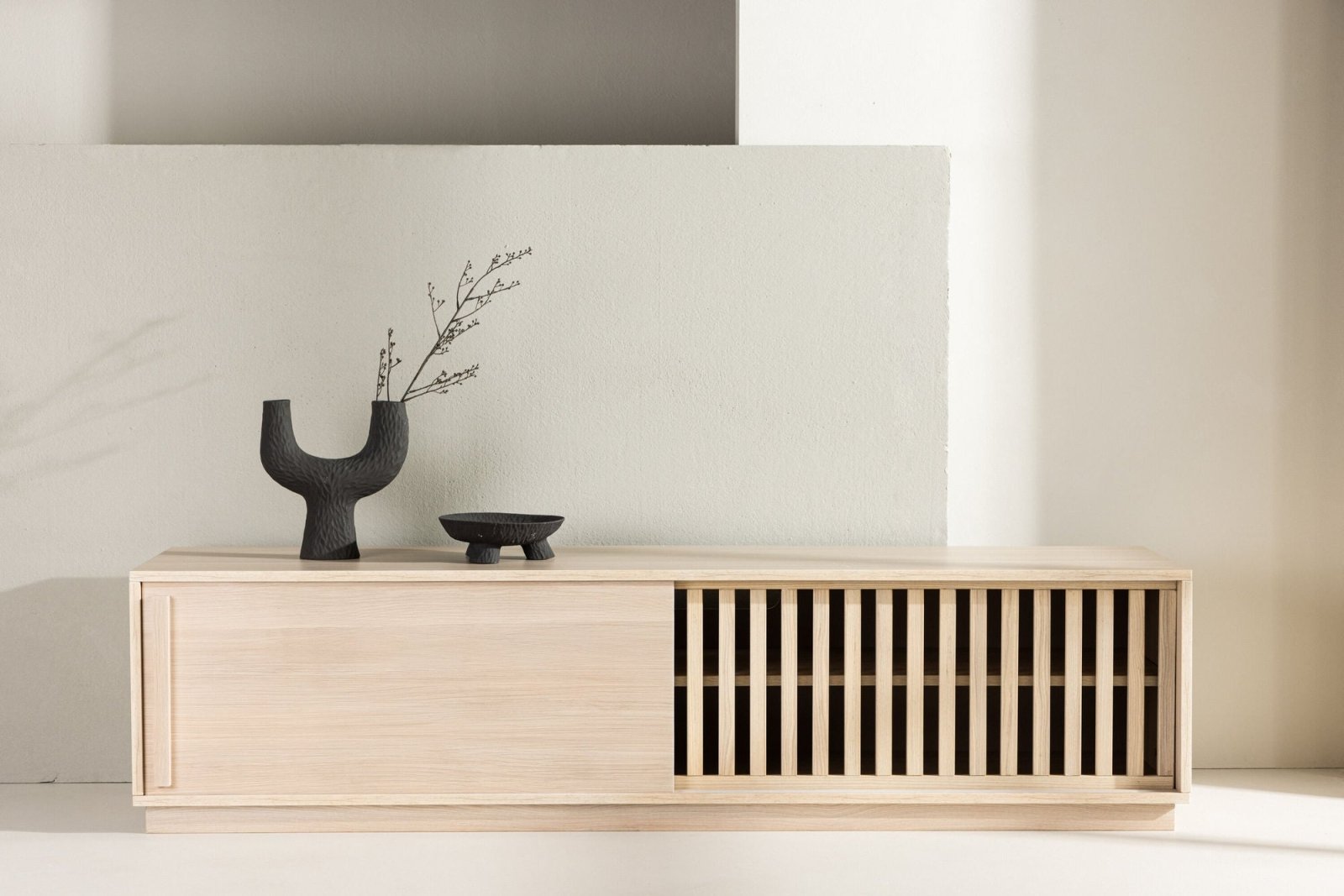 Venture Home Lugo TV - bänk 180 x 45, Vitputsad - Azalea Home