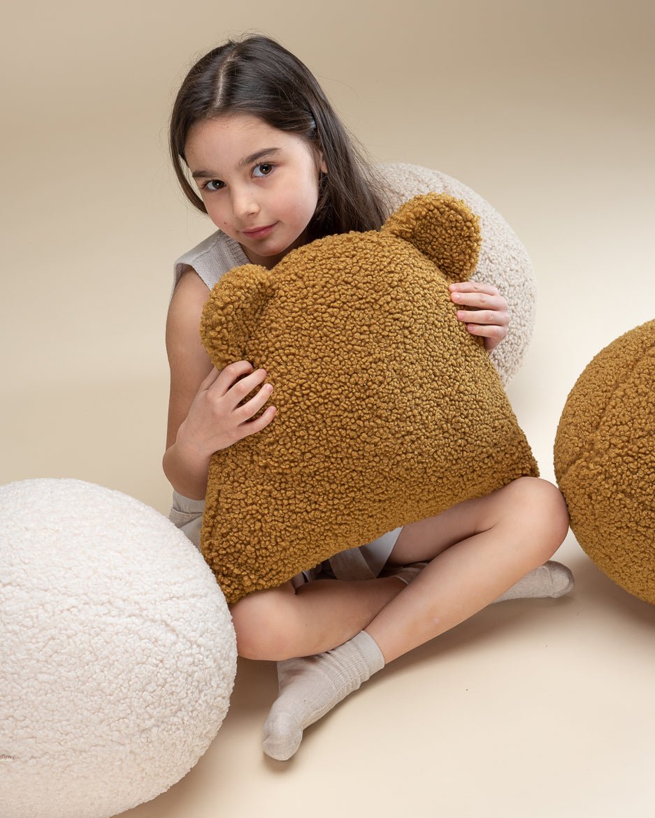 Wigiwama Bear Kudde, Maple - Azalea Home