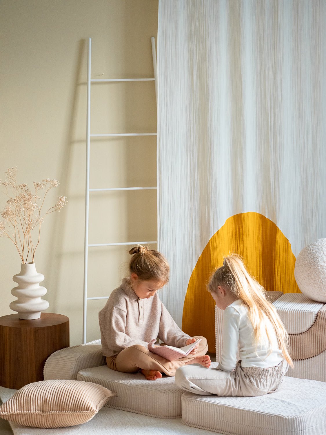 Wigiwama Flip Vikbar fåtölj, Marshmallow - Azalea Home